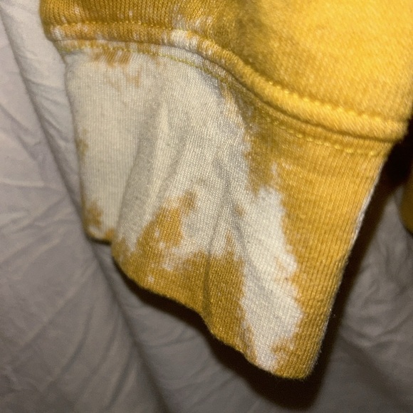 Yellowstone Dutton Ranch sweatshirt size large. - Picture 4 of 6